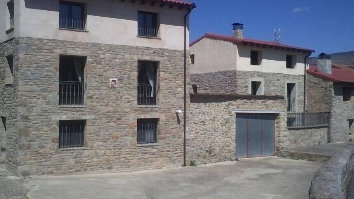 Villar del Rio Cottage | House of the Foreman and High House of Ayedo for 8 people