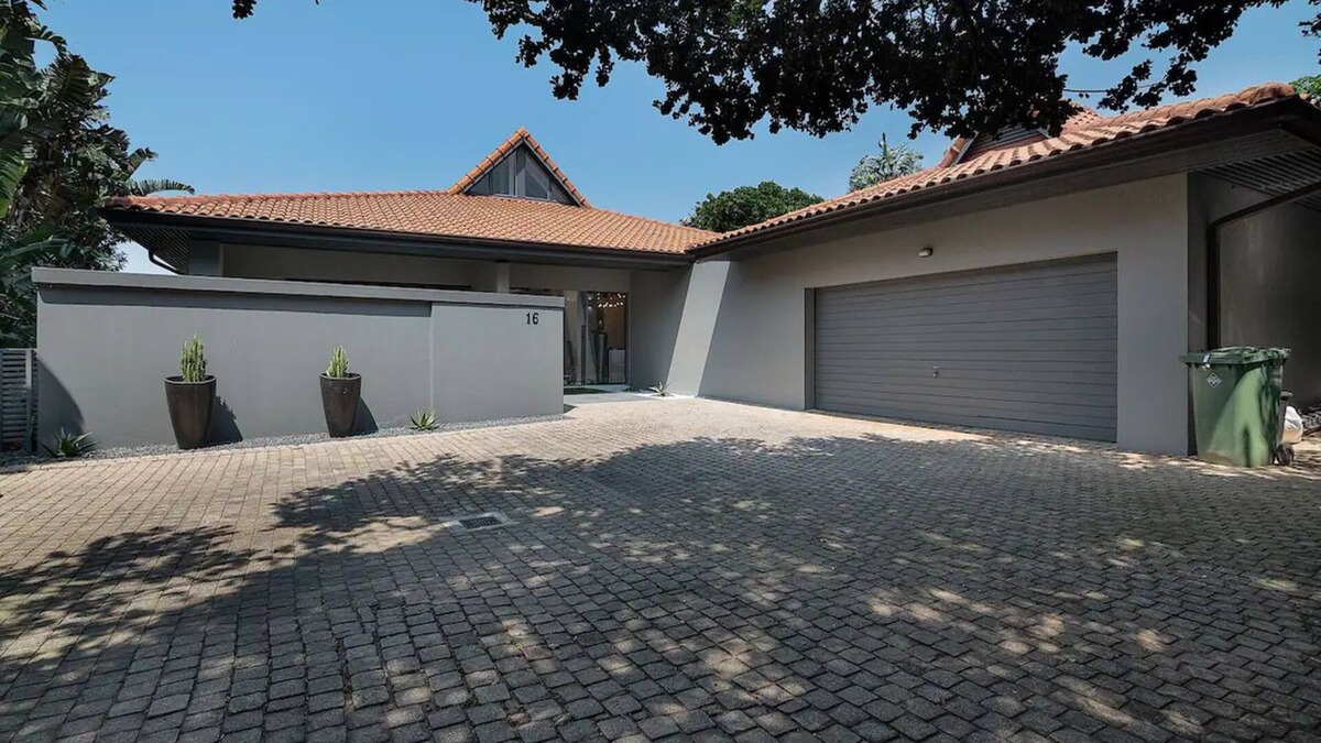Port Zimbali House | House of Tranquility: Ocean views, family-friendly