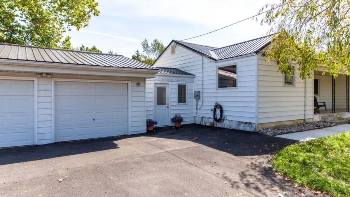 Lewisville House | House on 3 acres near Fair Hill Nature Park. Close to Pa, and De.