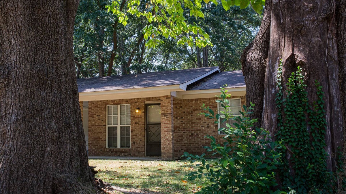 Ridgeland House | House on a quiet street with no through traffic