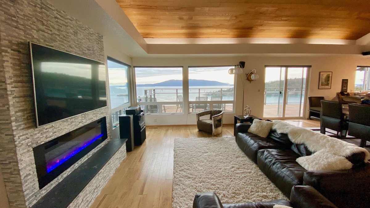Bellingham House | House on Chuckanut Bay with Stunning Views!