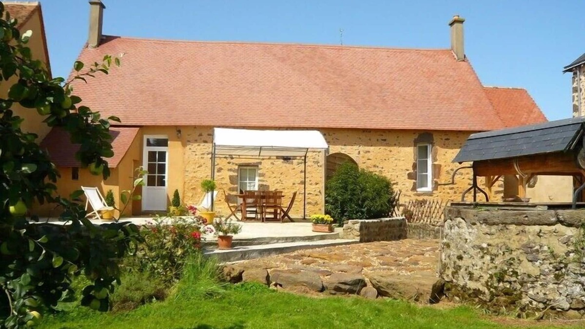 La Chapelle-Saint-Fray Cottage | House on wooded property in LA CHAPELLE SAINT FRAY - LE MANS SARTHE -24H