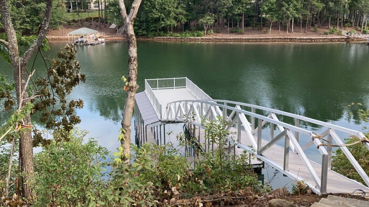 Seneca House | House on Lake Keowee with dock