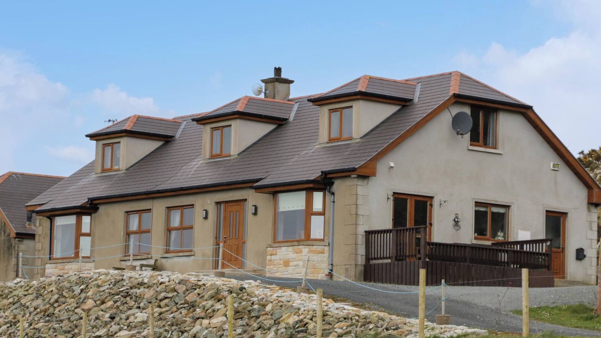 Donegal Cottage | HOUSE ON RING FORT HILL, family friendly, with open fire in Downings