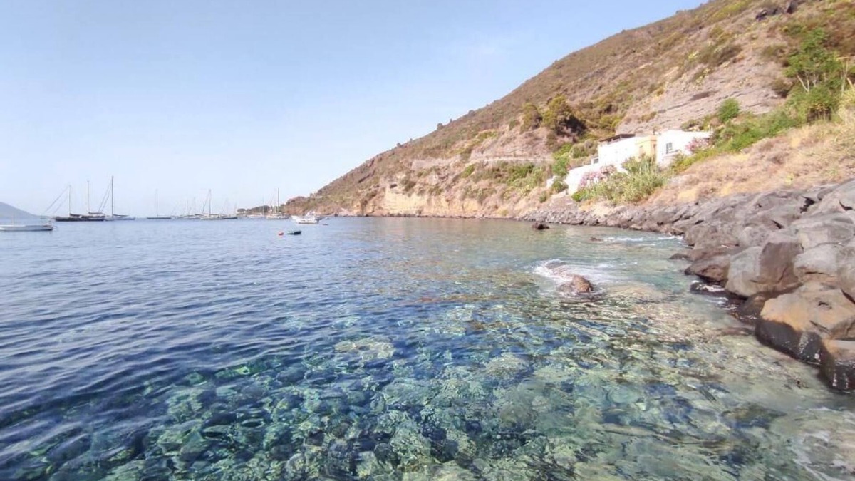 Santa Marina Salina Apartment | House on the sea in the Aeolian Islands, with terrace and solarium
