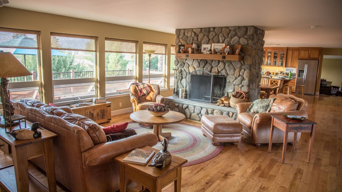 Fall River Mills House | House On The 16th Fairway For Golfers, Anglers, And Hunters
