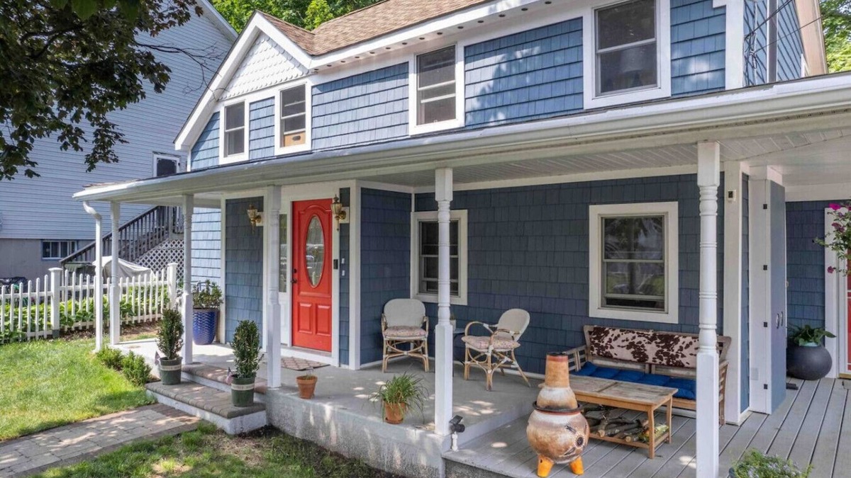 Highland Falls House | House on the Babbling Brook- Quiet 2BR + King Bed!