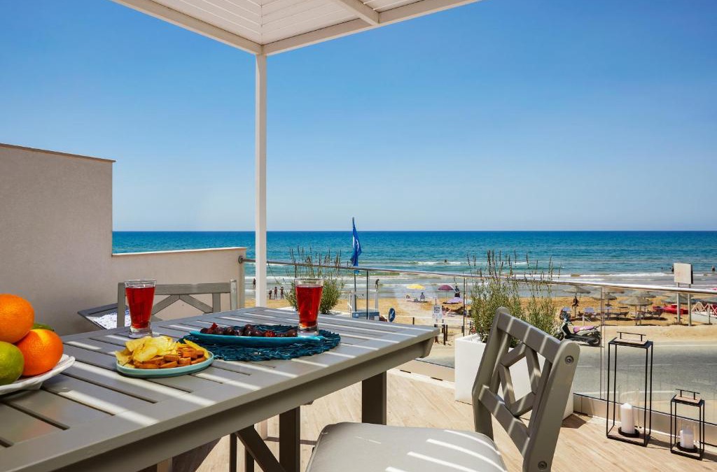 Santa Maria del Focallo House | House on the beach - IsulaTravel