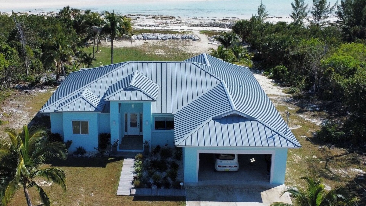 High Rock House | House on the Beach! Private 3-bedroom Beach house in Grand Bahamas.
