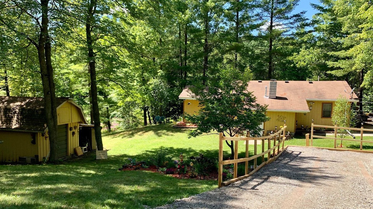 Gladwin House | House on the edge of the Tittabawassee River