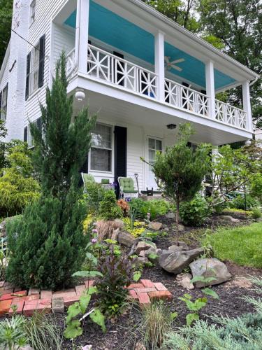 Dickeyville Villa | House on the Gwynns Falls