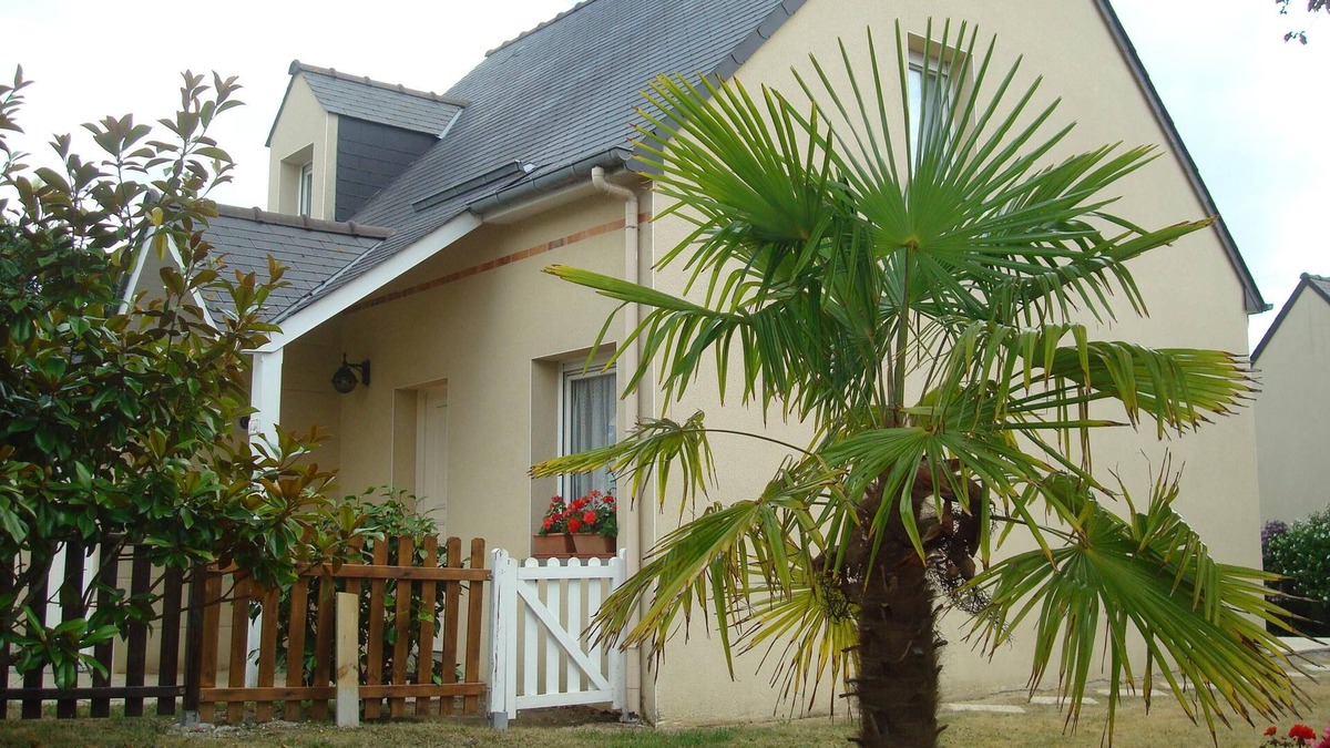 La Richardais House | House on the heights of Dinard at 900 m from the beach in a quiet subdivision.