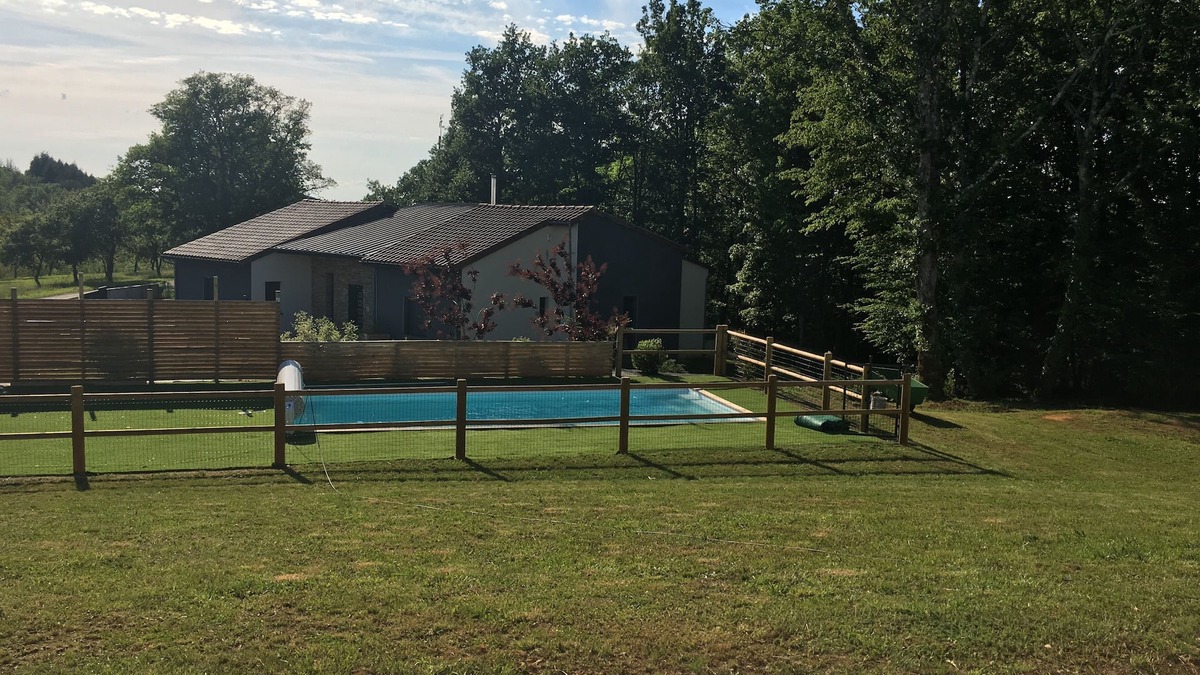 Le Roc House | House on the heights of ROC with swimming pool