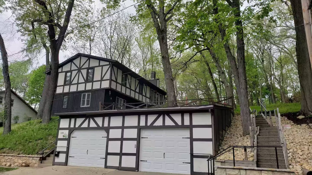 Savanna House | House On the Hill Charming 3-bedroom house with Rec Room, in lovely Savanna