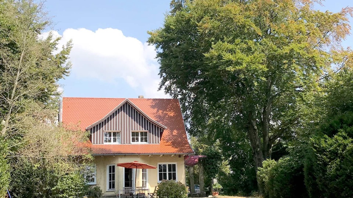 Wasserburg House | House on the lake - Absolute rarity, cozy house with private lake access