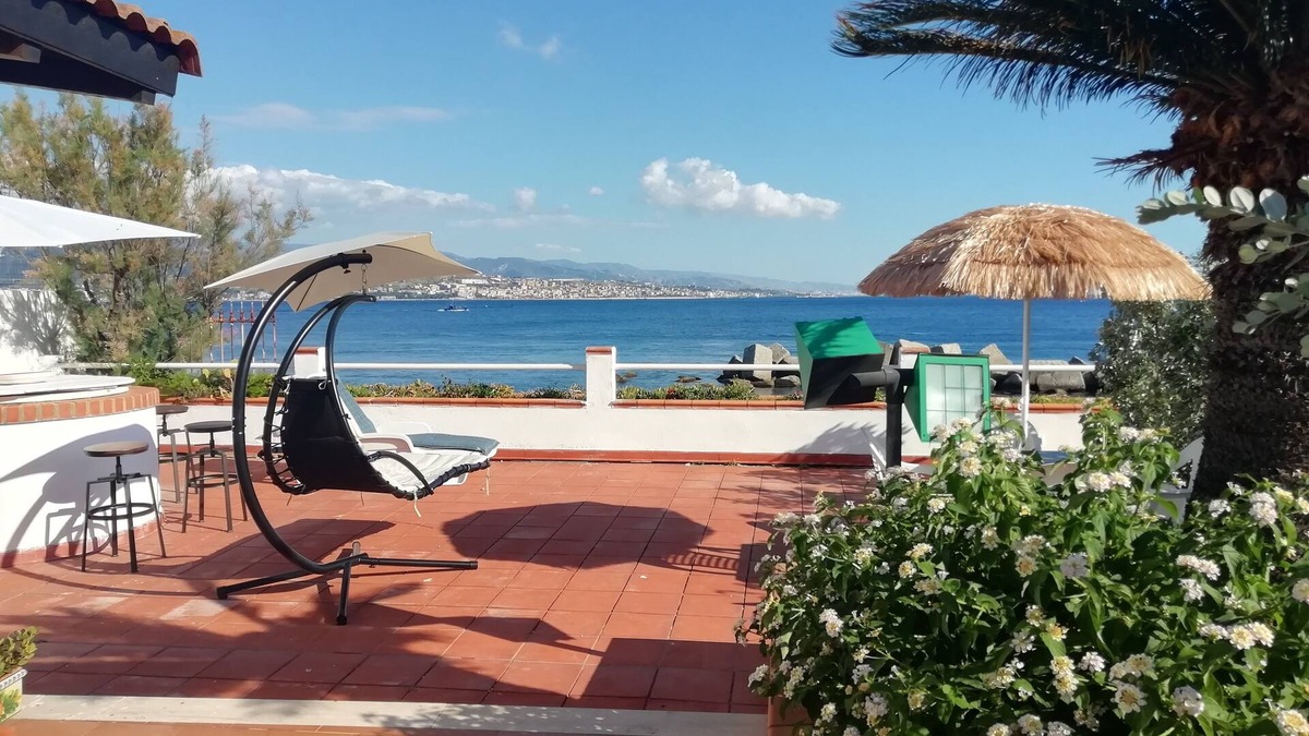 Ganzirri House | House on the sea house of ale