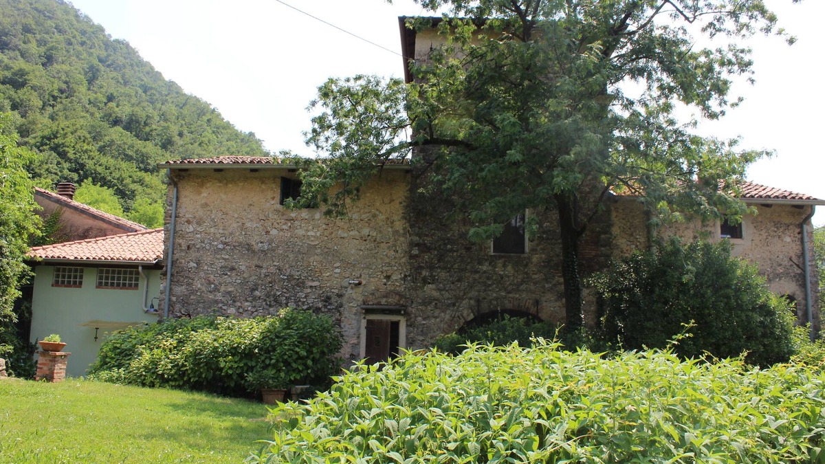 Nord-Est House | House on three floors in a medieval court in Verona