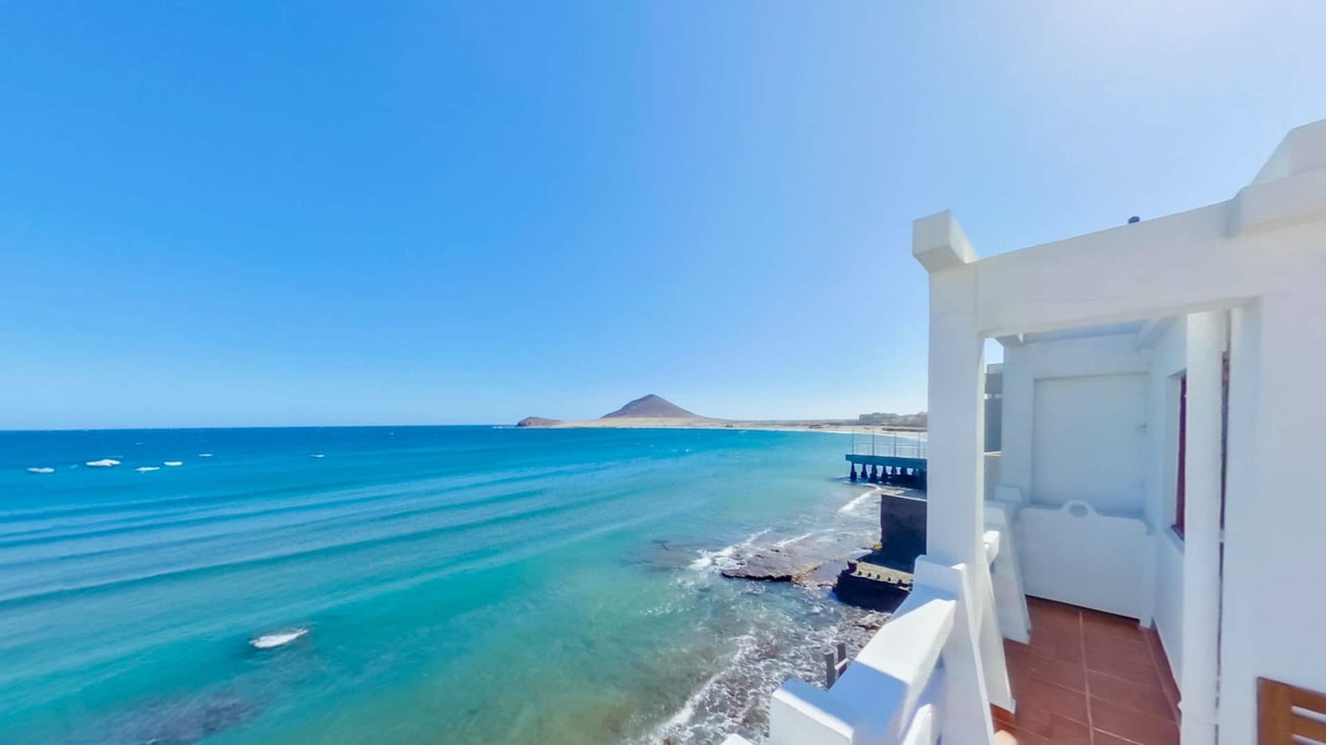 El Medano House | HOUSE OVER THE SEA (touching the water) VERY CENTRAL EL MEDANO, BBQ terrace,