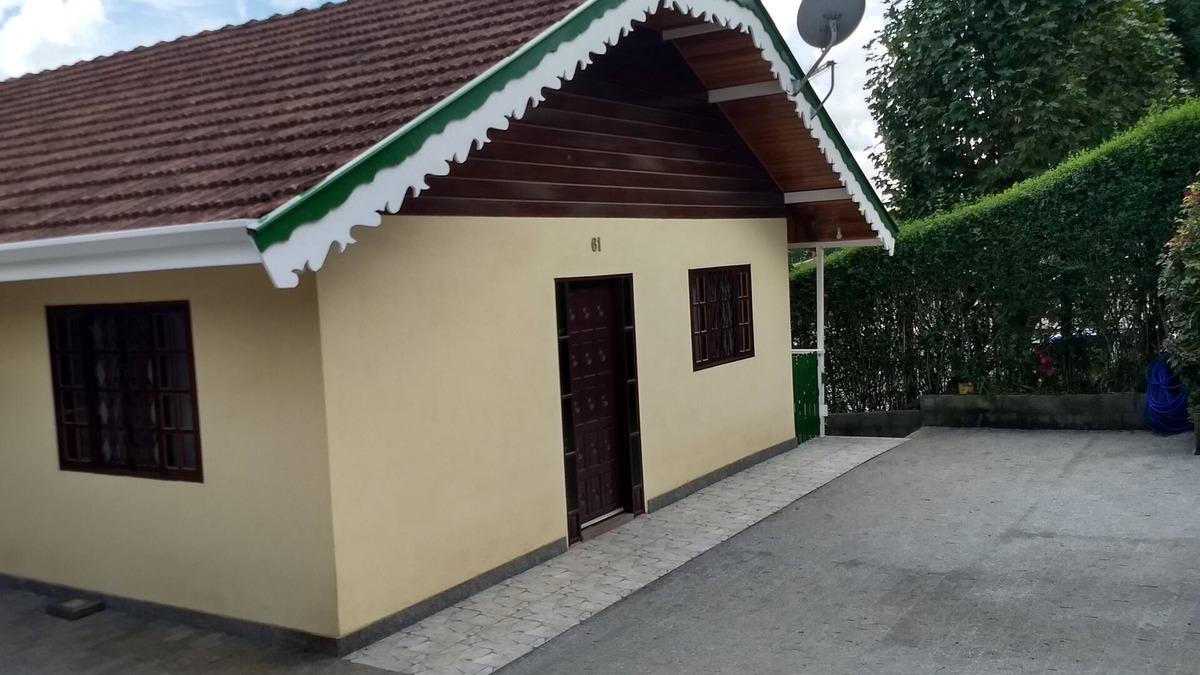 Campos do Jordao House | house overlooking the government palace 5km from the center of capivari