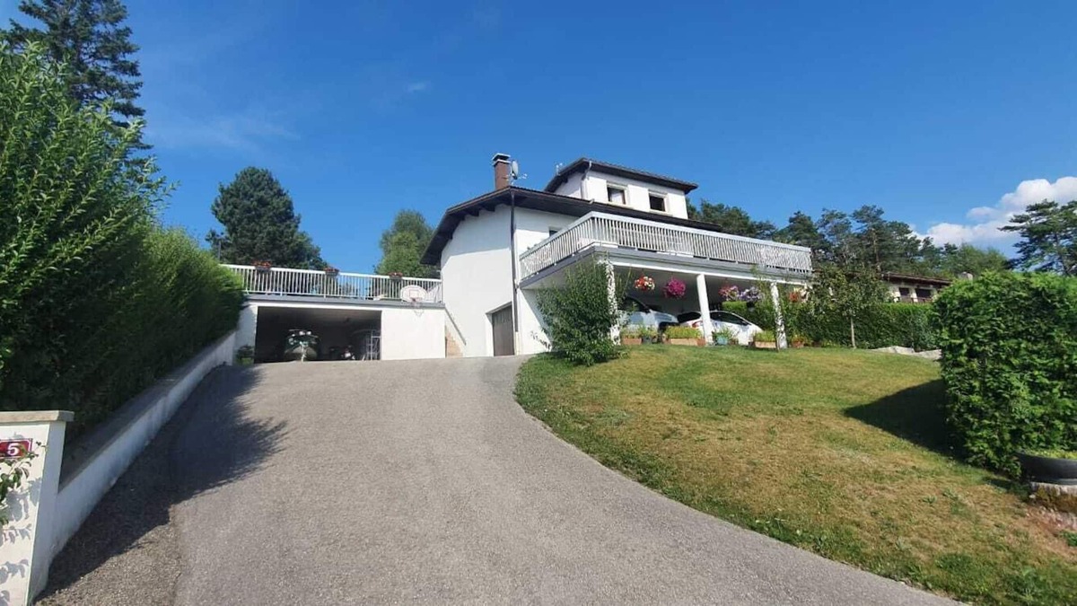Charchilla House | House overlooking Lake Vouglans