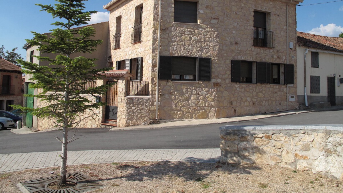 Martincano House | House overlooking the sierra "El Corralín" de Gallegos. Segovia