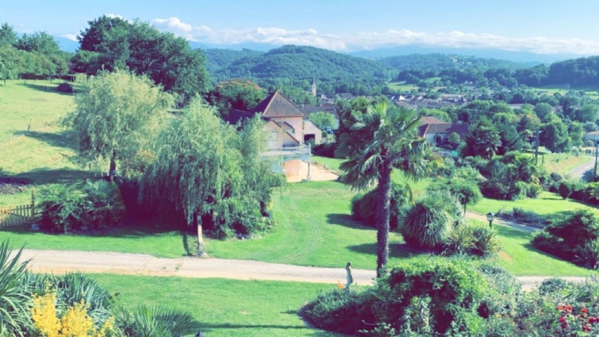 Tournay House | House overlooking the Pyrenees with swimming pool