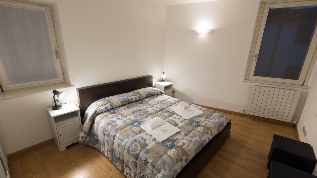 Lovere Old Town Apartment | House Piazza Del Porto