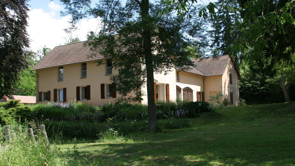 Varenne-Saint-Germain Cottage | house private swimming pool, possibility 32 personnes with the dependances