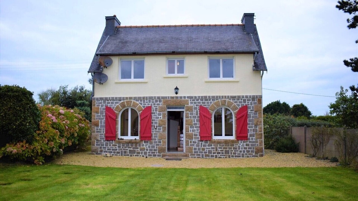 Pleumeur-Bodou House | House renovated Breton with WIFI and closed garden in LANDRELLEC