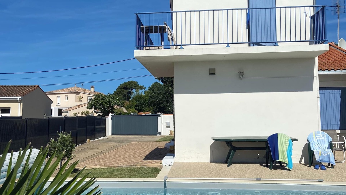 Saint-Palais-sur-Mer House | House Rental with Wifi Pool in Saint-Palais-sur-Mer