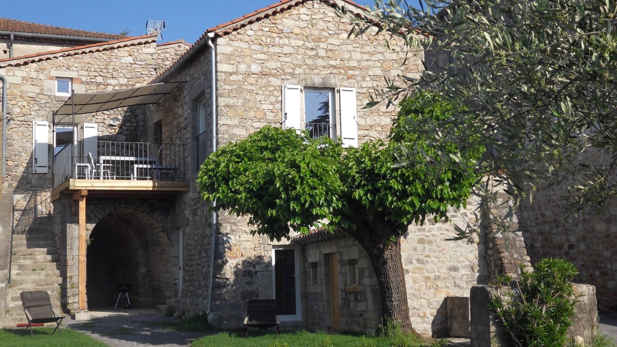 Casteljau House | HOUSE RENTAL IN CASTELJAU