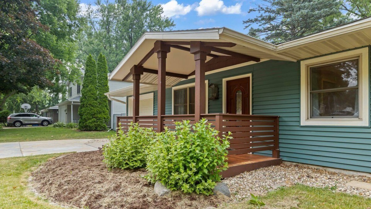 Monona House | House rental less than 5 minutes from downtown Madison.
