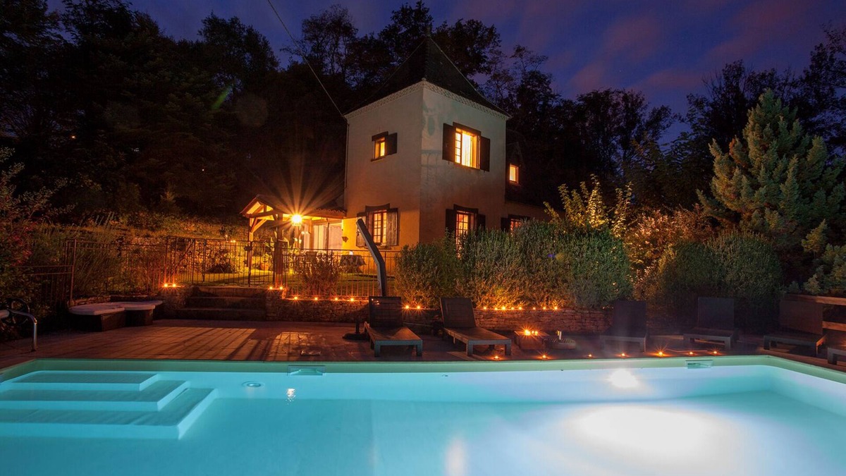 Vezac Villa | House rental w/pool, Jacuzzi, sauna in the Périgord Noir, 5 km away from Sarlat