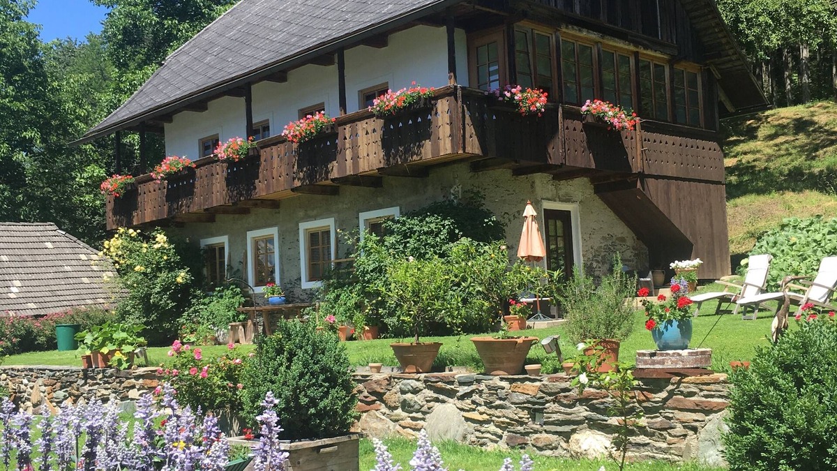 Agsdorf House | House, Rose Garden, Woods, nearby Lakes,