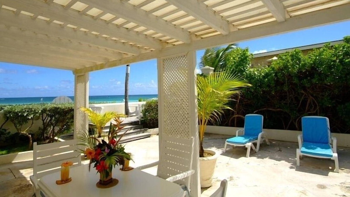 Silver Sands Apartment | House Seaside right on the White Sand Beach of Silver Sands