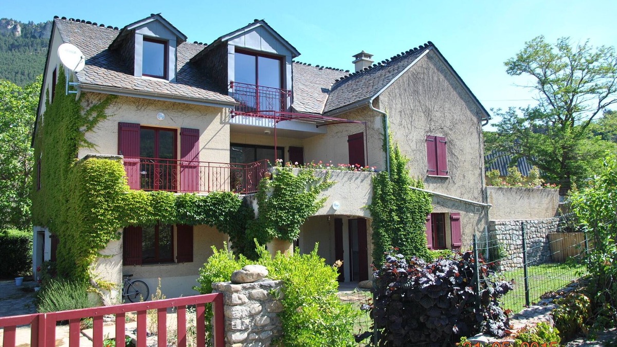 Ispagnac Villa | House - secure heated swimming pool - barbecue - plancha - free wifi