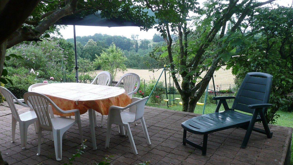 Vaureilles House | House: shaded terrace, garden, quiet, countryside. Belcastel 18km Conques 35km
