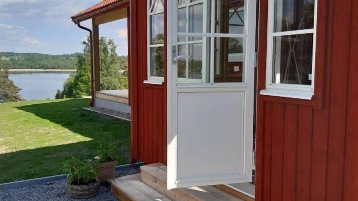 Tviklippan House | House Sjötorp Comfortable holiday residence
