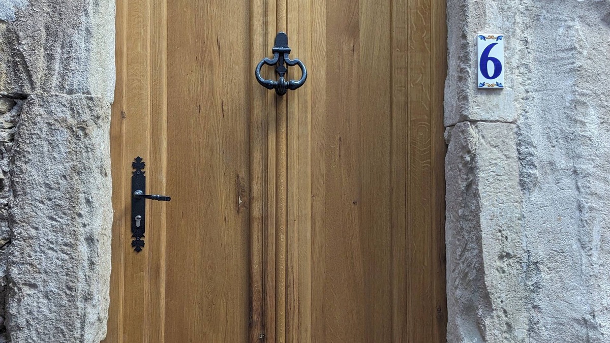 St Gervais sur Mare House | House sleeps 2 to 6 in a pretty medieval village