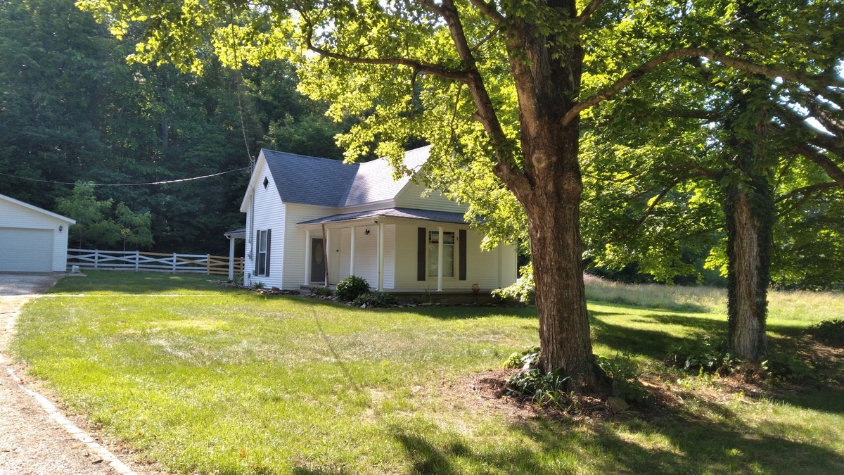 French Lick House | House sleeps 6. Just 5 minutes Patoka Lake boat ramp. Anglers Welcome!