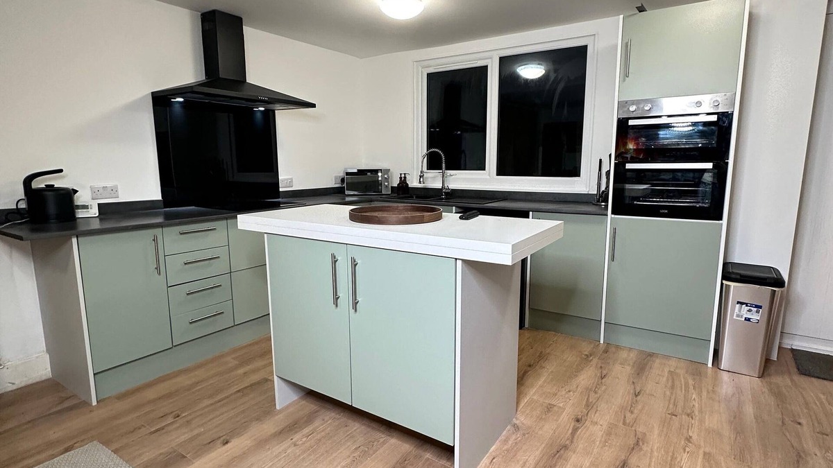 Chapeltown House | House-Sleeps8-Parking-Garden