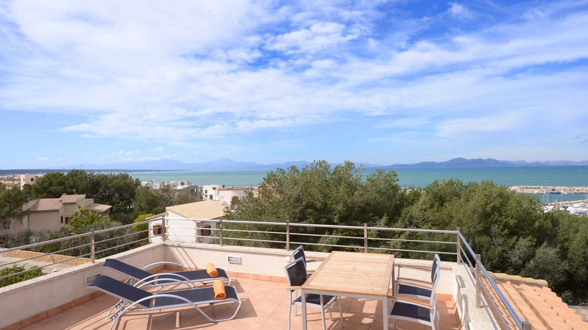 Urbanizacion Mont Ferrutx Villa | House special for families and friends to 100 mt. of the sea.