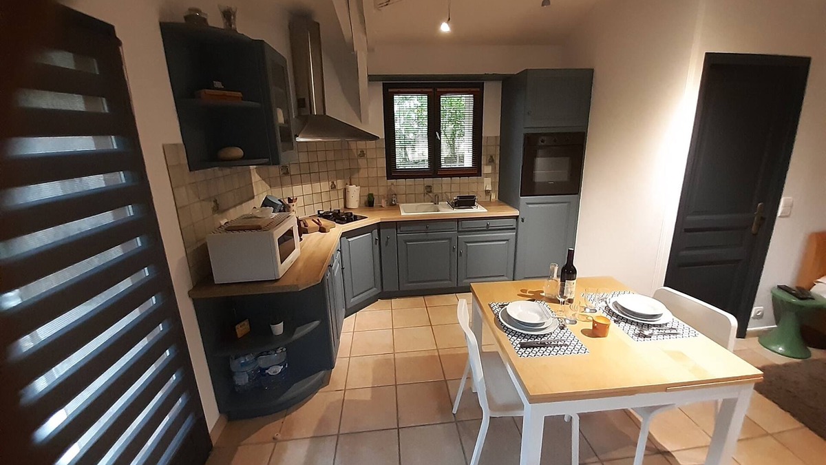 Asprieres Apartment | House studio vacation cottage South of France Lot Aveyron