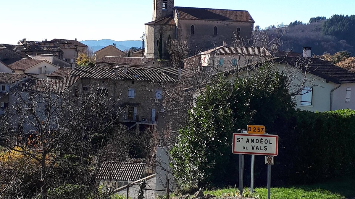 Saint-Andeol-de-Vals House | House surrounded by a calm and peaceful village in the park Monts d'Ardèche.