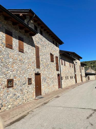 Riu de Cerdanya Ski Chalet | House surrounded by mountain and nature