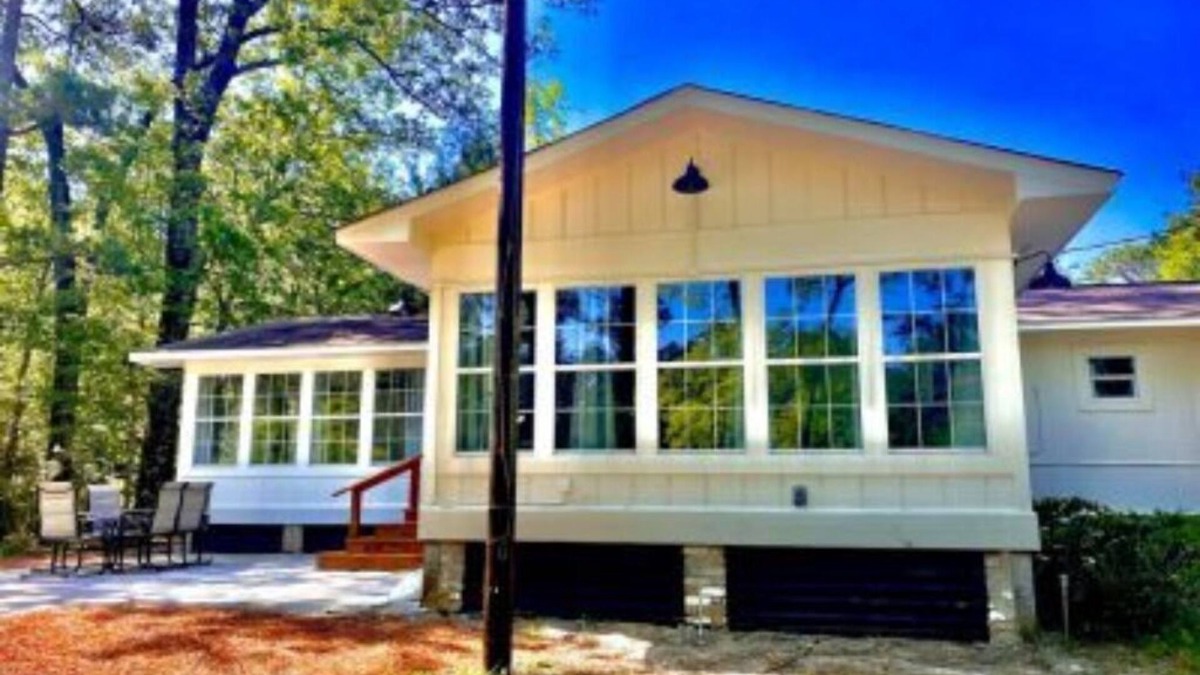 Hattiesburg House | House - The Lake House