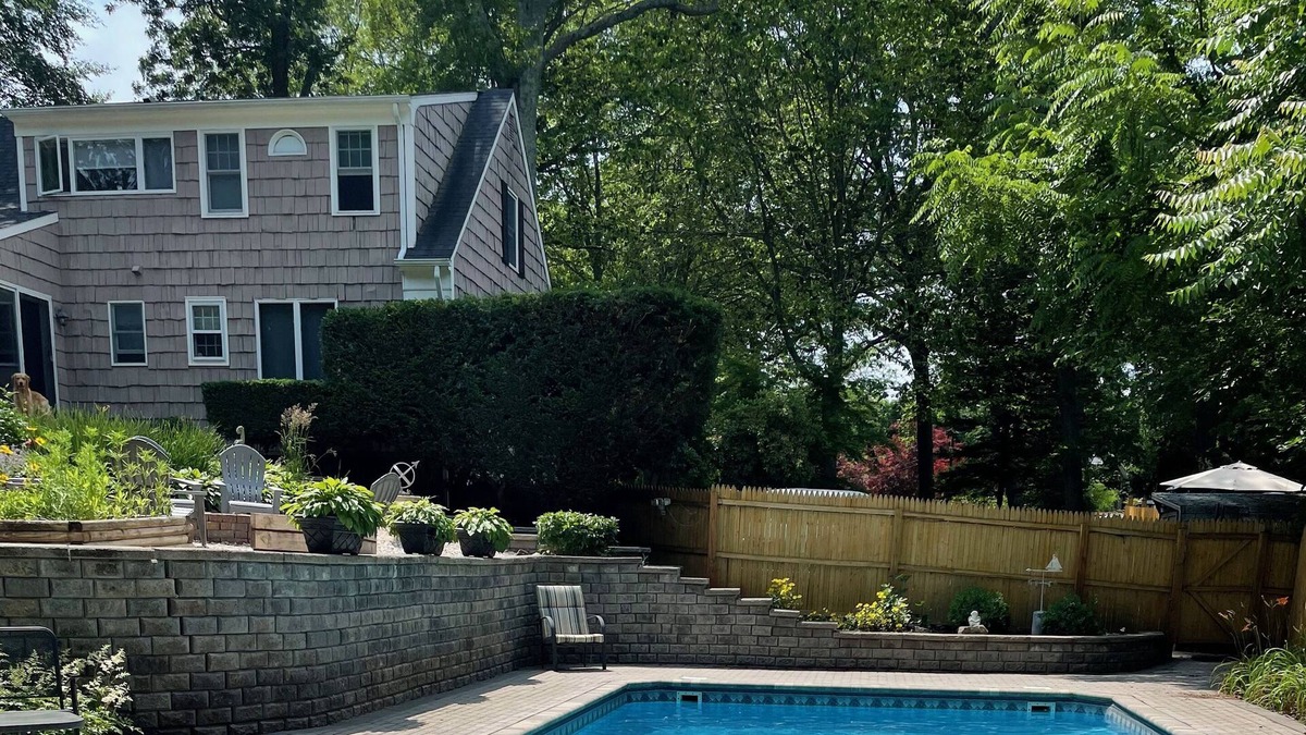 Wading River House | HOUSE W/POOL 1.5 miles from beach! Save 15% FOR A MONTH!
