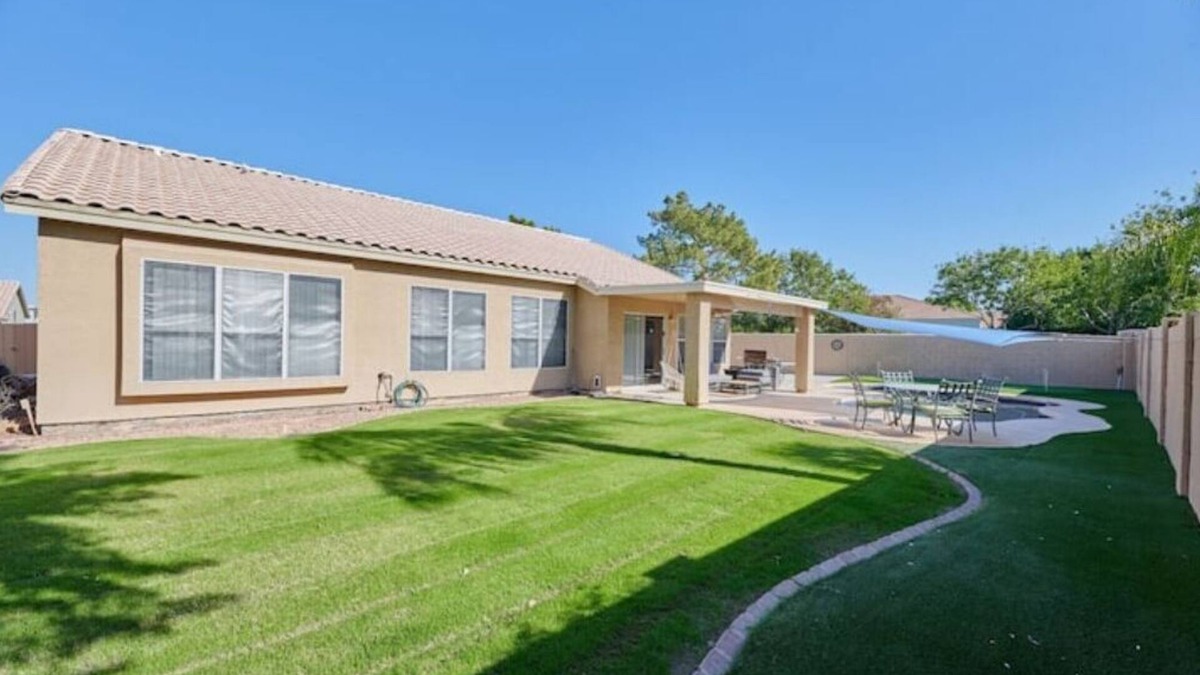 Gilbert House | House w/pool, mini golf, plenty of play area