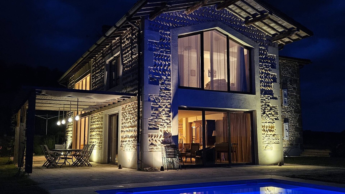 Chateauneuf-de-Galaure House | House with swimming pool in Drôme des collines