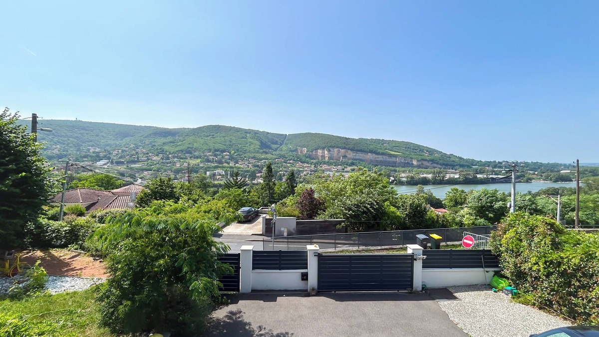 Rochetaillee-sur-Saone House | House with pool near Lyon/Rochetaillée (Saône view)